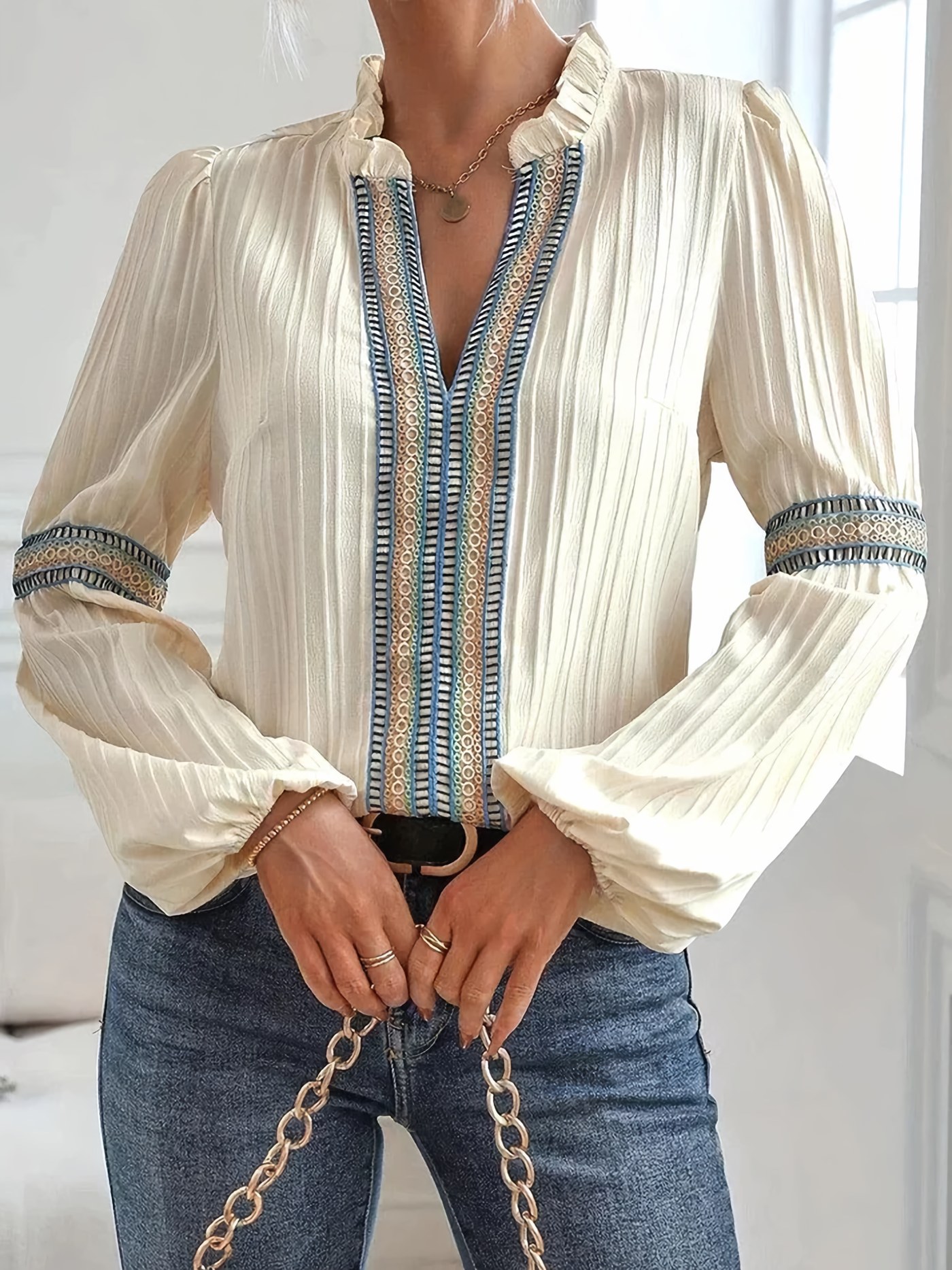 KINSLEY | LUXURIOUS V-NECK BLOUSE